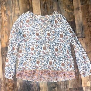 Lucky Brand size small flower blouse with gold accents